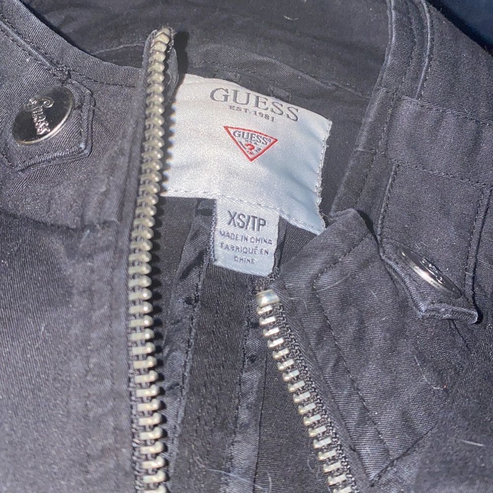 ✨ GUESS Lightweight Jacket ✨ - Picture 2 of 5